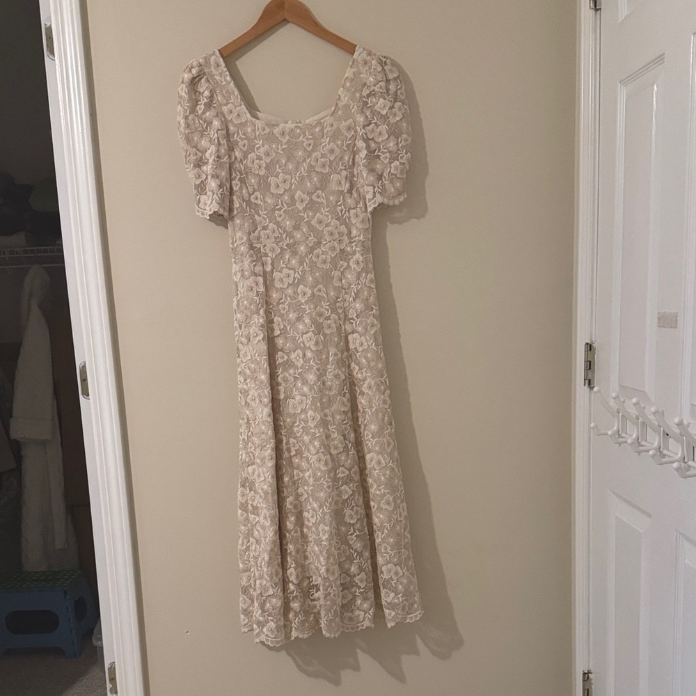 Chic Cream Floral Midi Dress